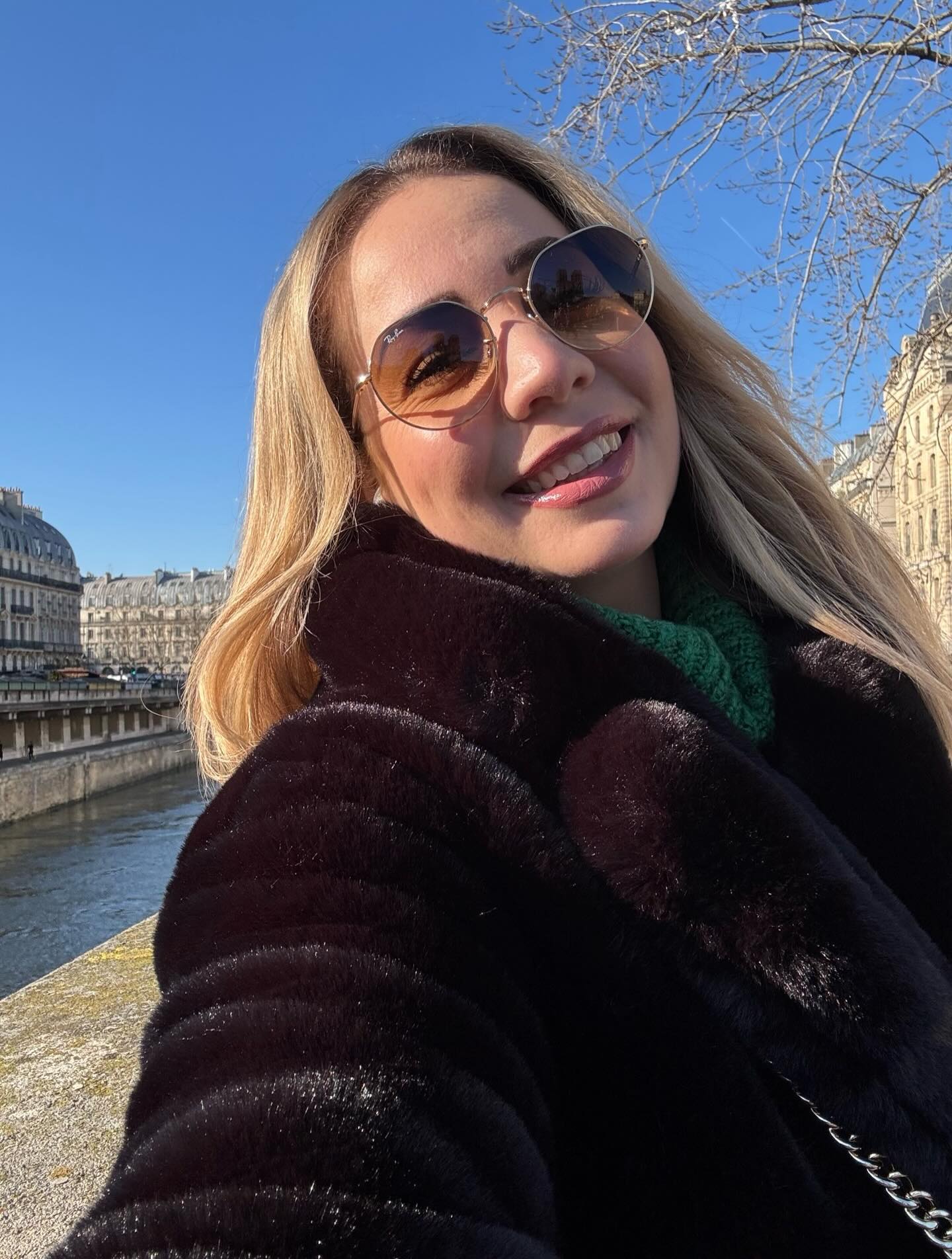 Καλά Χριστούγεννα σε όλους!🎄🎁 Σας εύχομαι υγεία, αγάπη και πολλά, πολλά χαμόγελα! Μεγάλη αγκαλιά από το Παρίσι!✨Joyeux Noël✨- - -#whenhelencooks #whenhelencookscom #paris #france #christmas